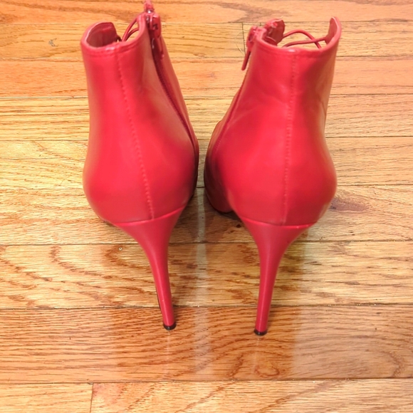 Steve Madden Glaring Red Leather - Picture 2 of 4